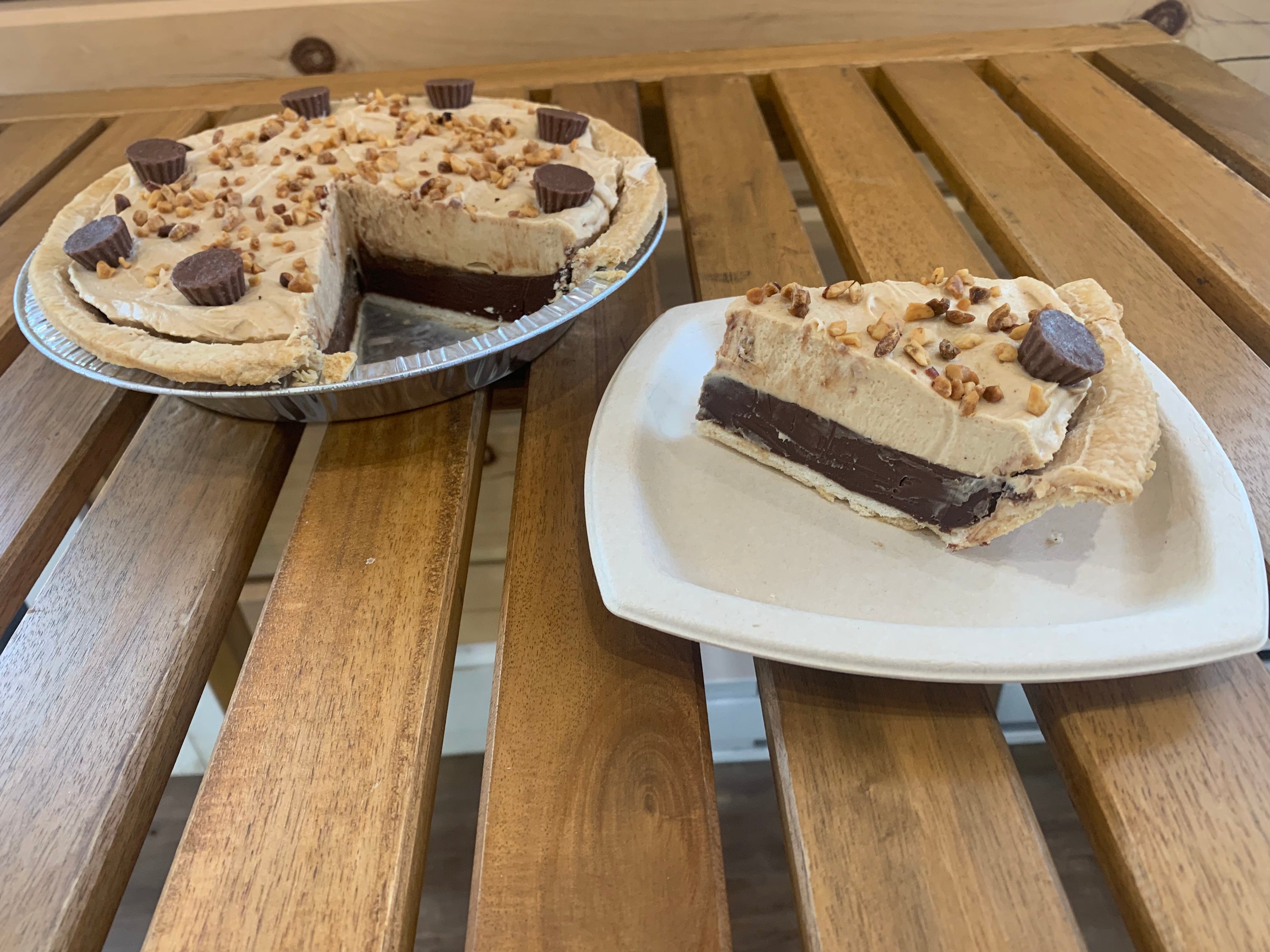Tarte satinée au chocolat et à la crème de beurre d'arachide