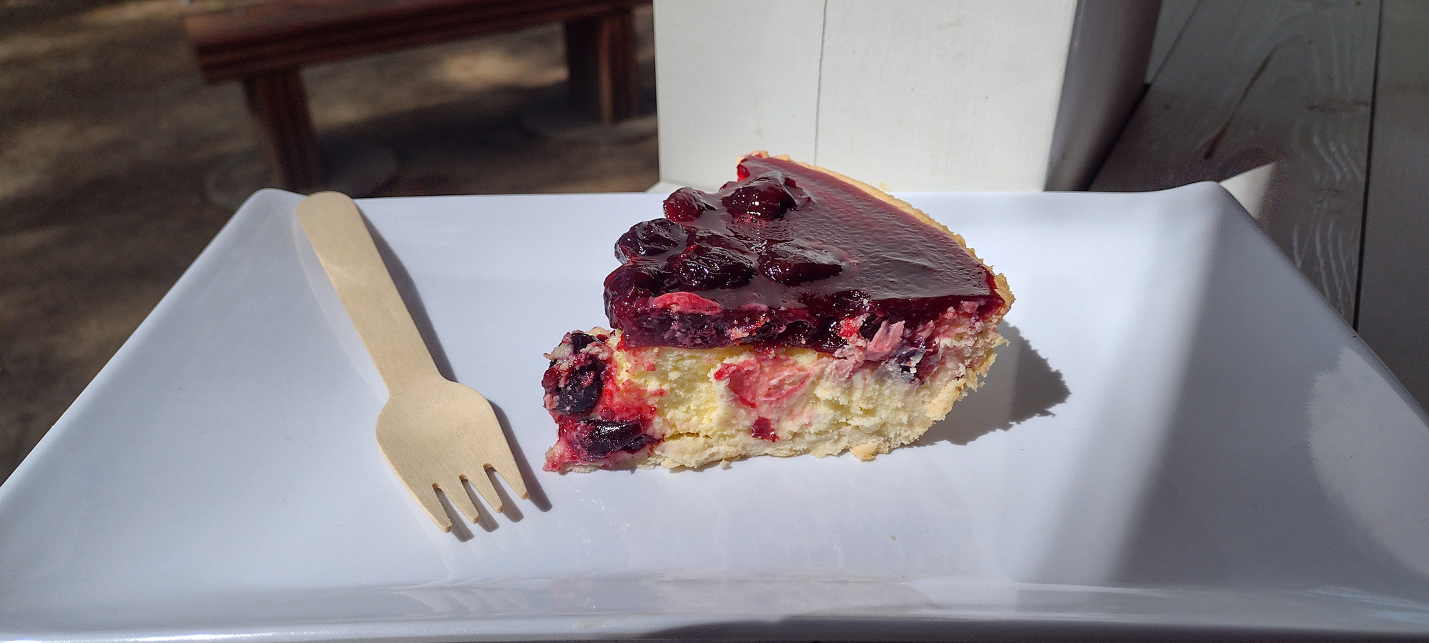 Juin - Tarte classique au fromage à la crème et aux cerises